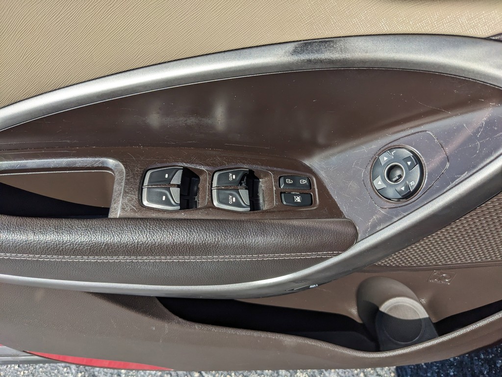 Hyundai Santa Fe Sport Vehicle Full-screen Gallery Image 16