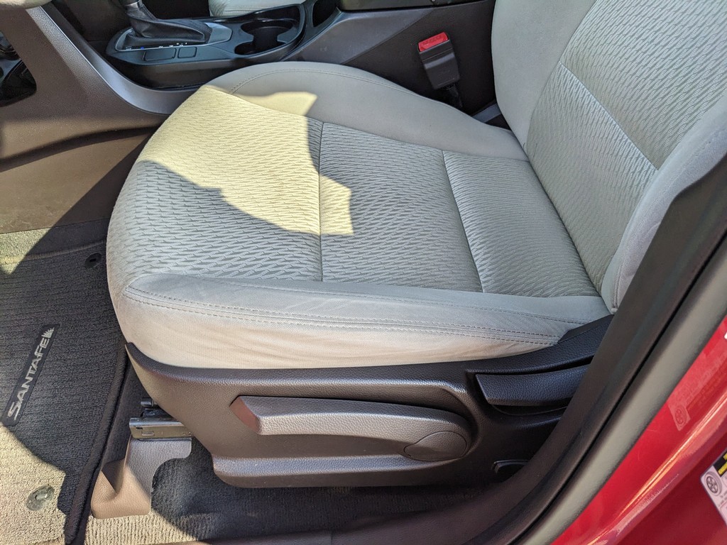 Hyundai Santa Fe Sport Vehicle Full-screen Gallery Image 17