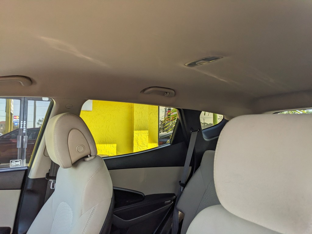 Hyundai Santa Fe Sport Vehicle Full-screen Gallery Image 18