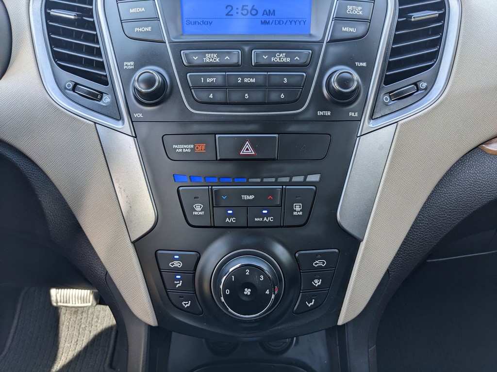 Hyundai Santa Fe Sport Vehicle Full-screen Gallery Image 20