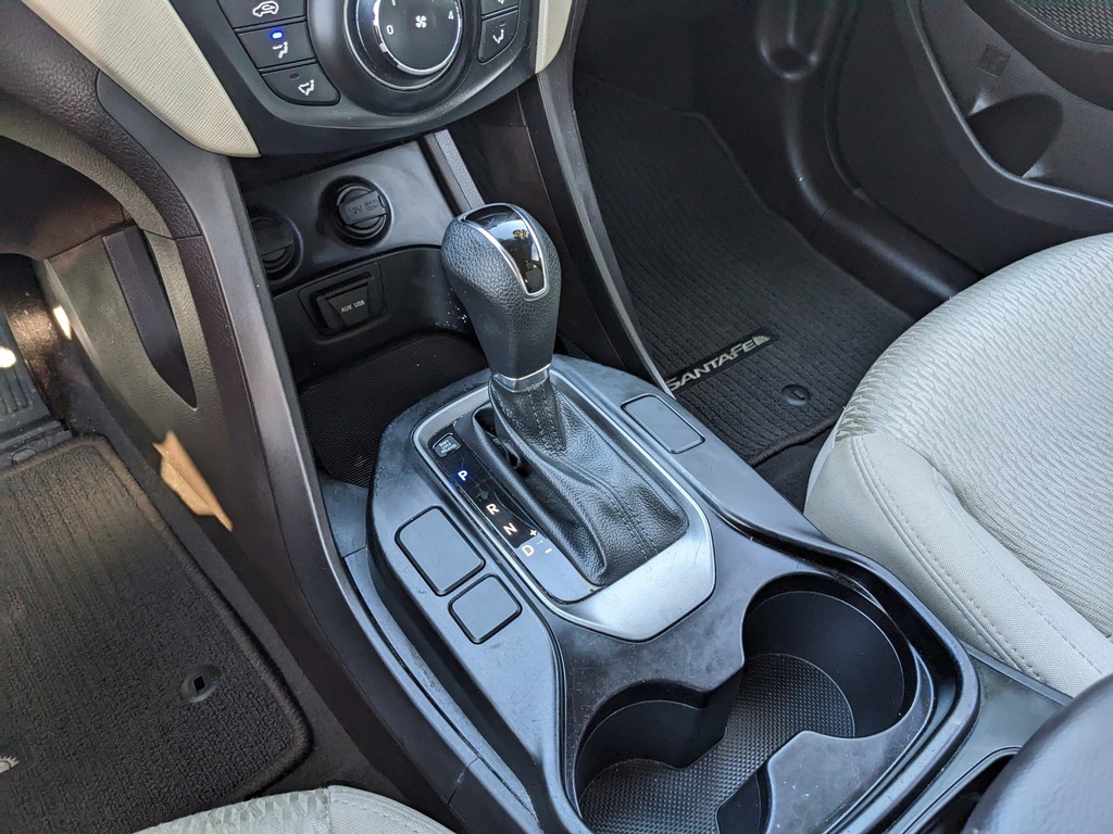 Hyundai Santa Fe Sport Vehicle Full-screen Gallery Image 21