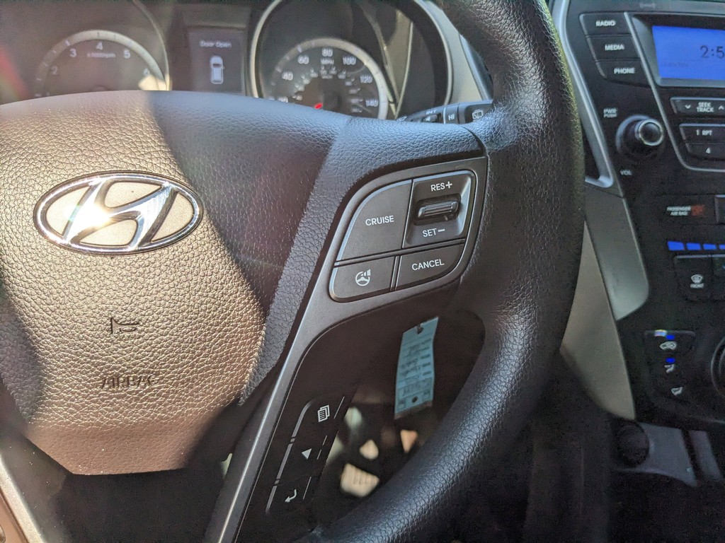 Hyundai Santa Fe Sport Vehicle Full-screen Gallery Image 25