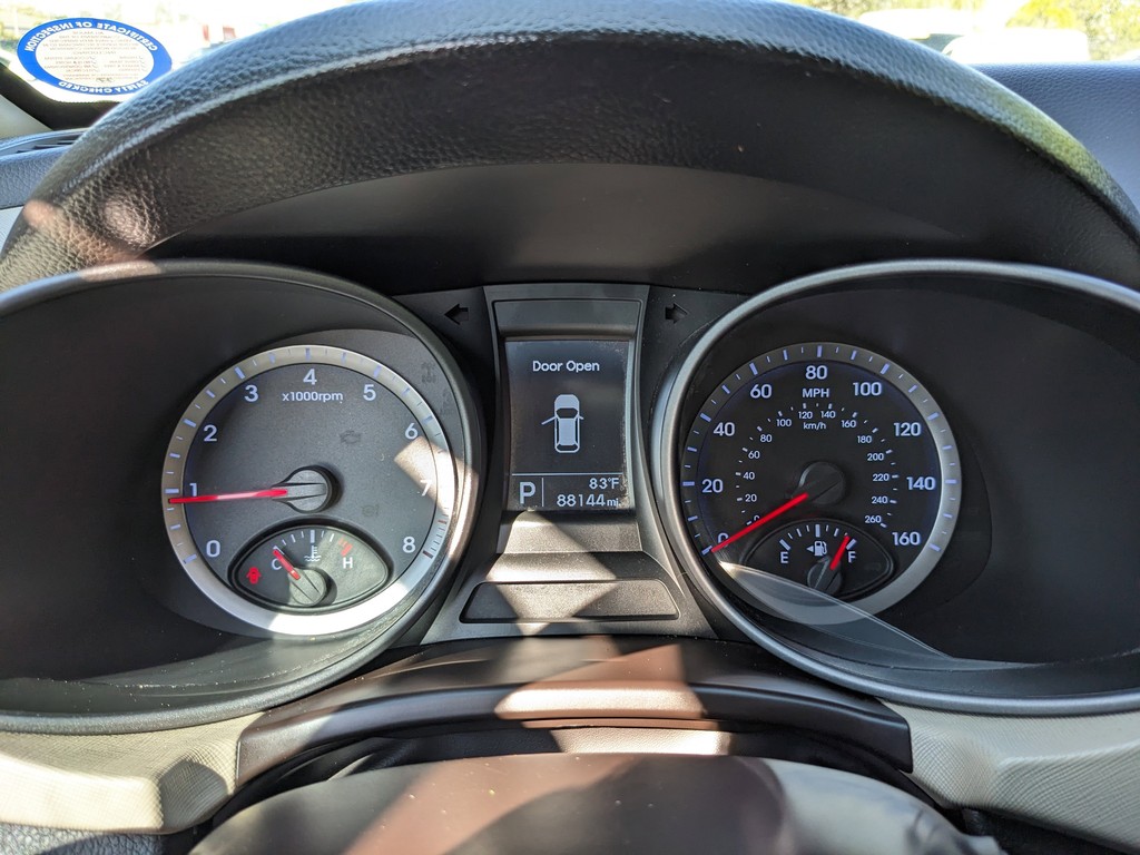 Hyundai Santa Fe Sport Vehicle Full-screen Gallery Image 28