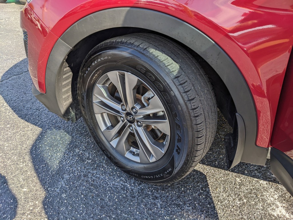 Hyundai Santa Fe Sport Vehicle Full-screen Gallery Image 29