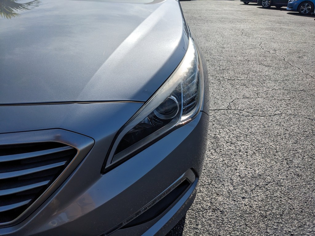 Hyundai Sonata Vehicle Full-screen Gallery Image 07