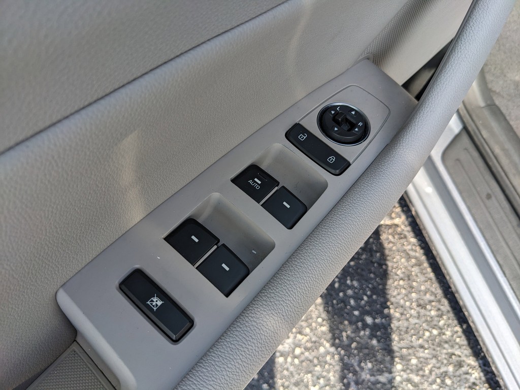 Hyundai Sonata Vehicle Full-screen Gallery Image 16