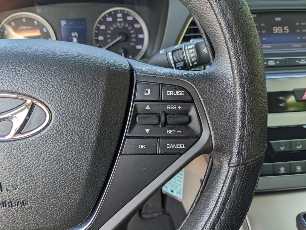 Hyundai Sonata Vehicle Full-screen Gallery Image 26