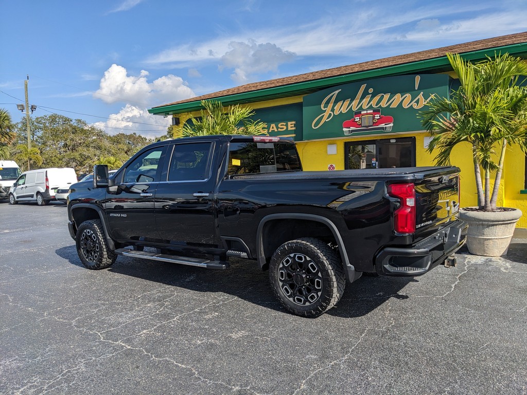 Chevrolet Silverado 2500HD Vehicle Full-screen Gallery Image 04