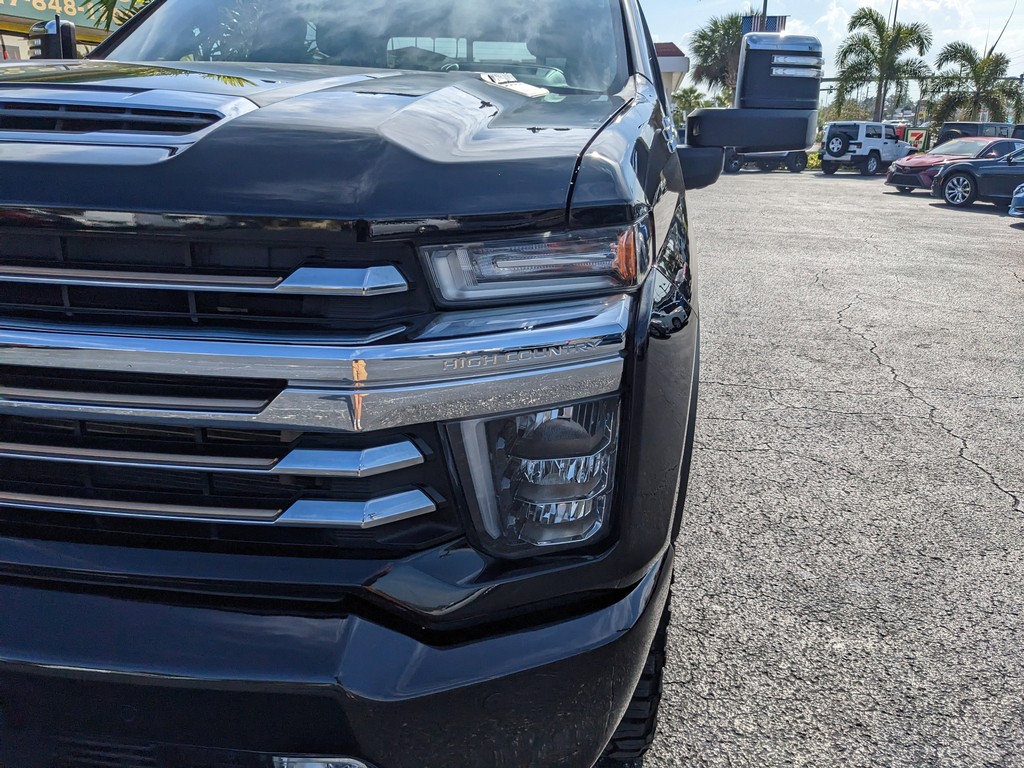 Chevrolet Silverado 2500HD Vehicle Full-screen Gallery Image 07