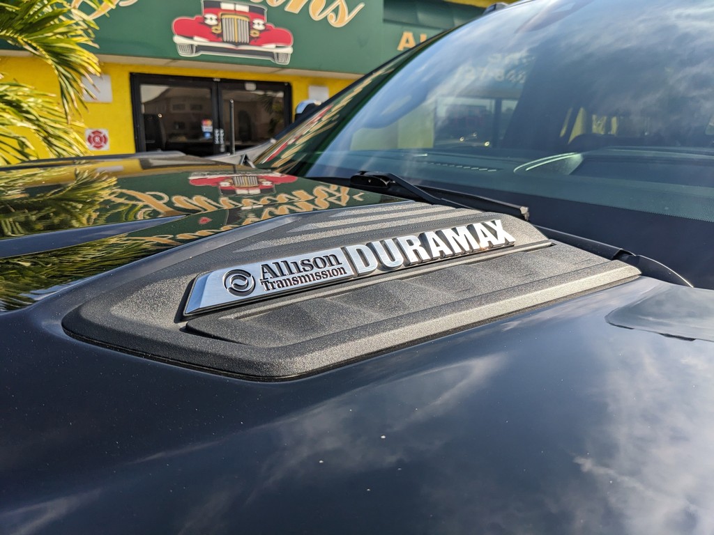 Chevrolet Silverado 2500HD Vehicle Full-screen Gallery Image 09