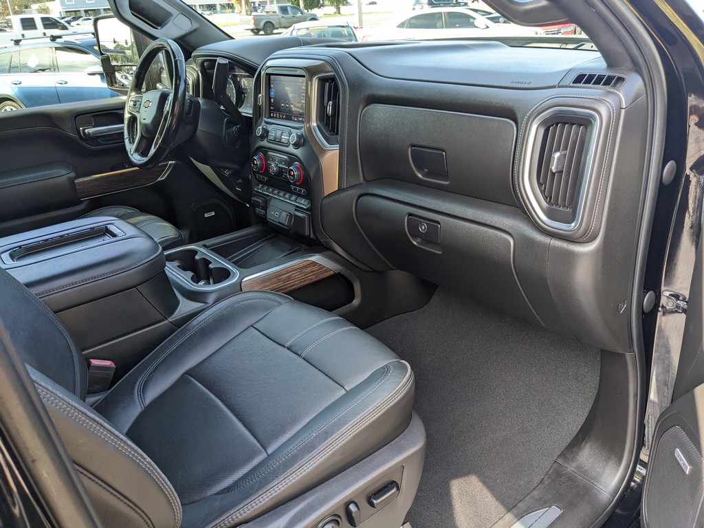 Chevrolet Silverado 2500HD Vehicle Full-screen Gallery Image 11