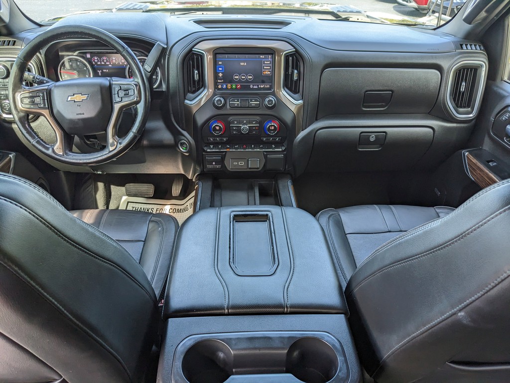 Chevrolet Silverado 2500HD Vehicle Full-screen Gallery Image 12