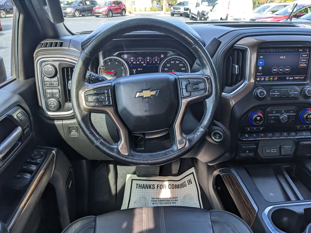 Chevrolet Silverado 2500HD Vehicle Full-screen Gallery Image 13