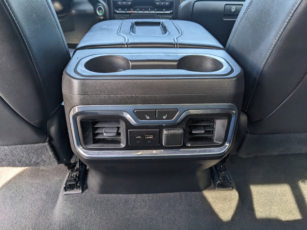 Chevrolet Silverado 2500HD Vehicle Full-screen Gallery Image 16