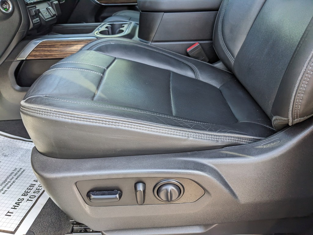 Chevrolet Silverado 2500HD Vehicle Full-screen Gallery Image 20