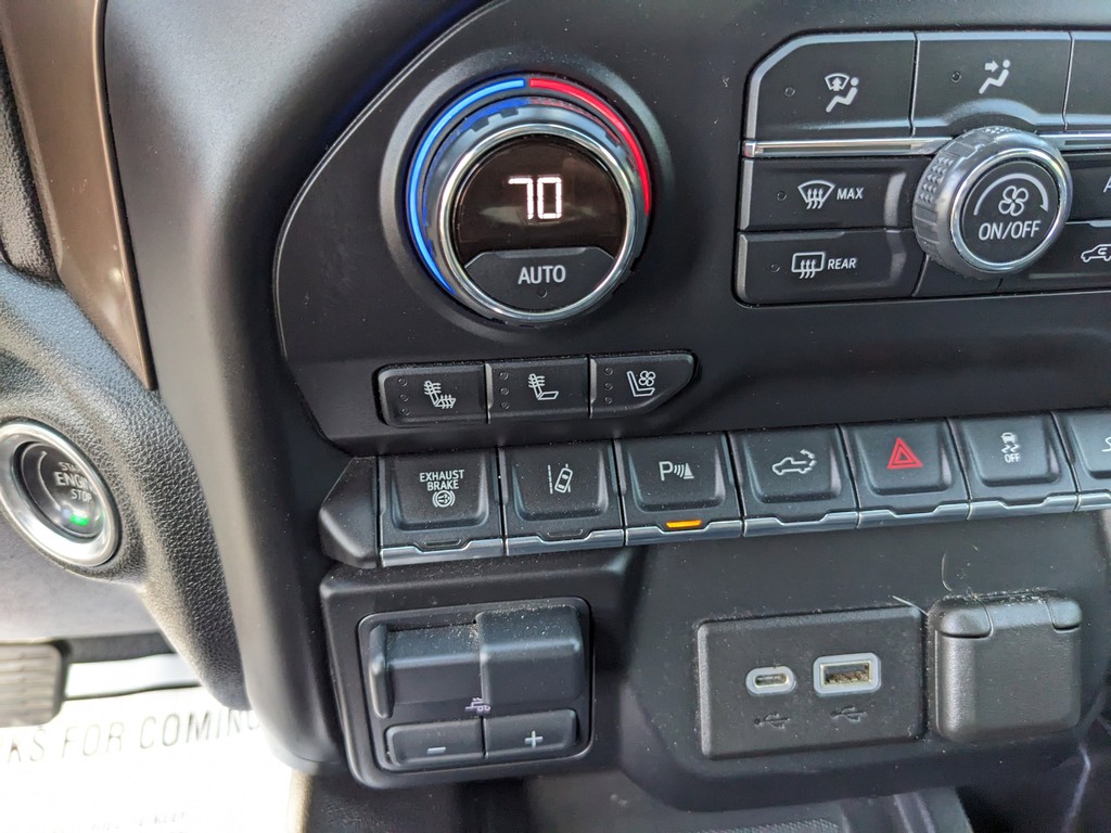 Chevrolet Silverado 2500HD Vehicle Full-screen Gallery Image 25