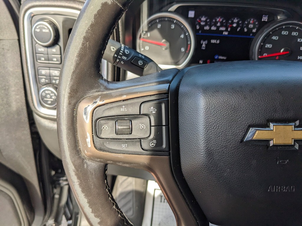 Chevrolet Silverado 2500HD Vehicle Full-screen Gallery Image 30