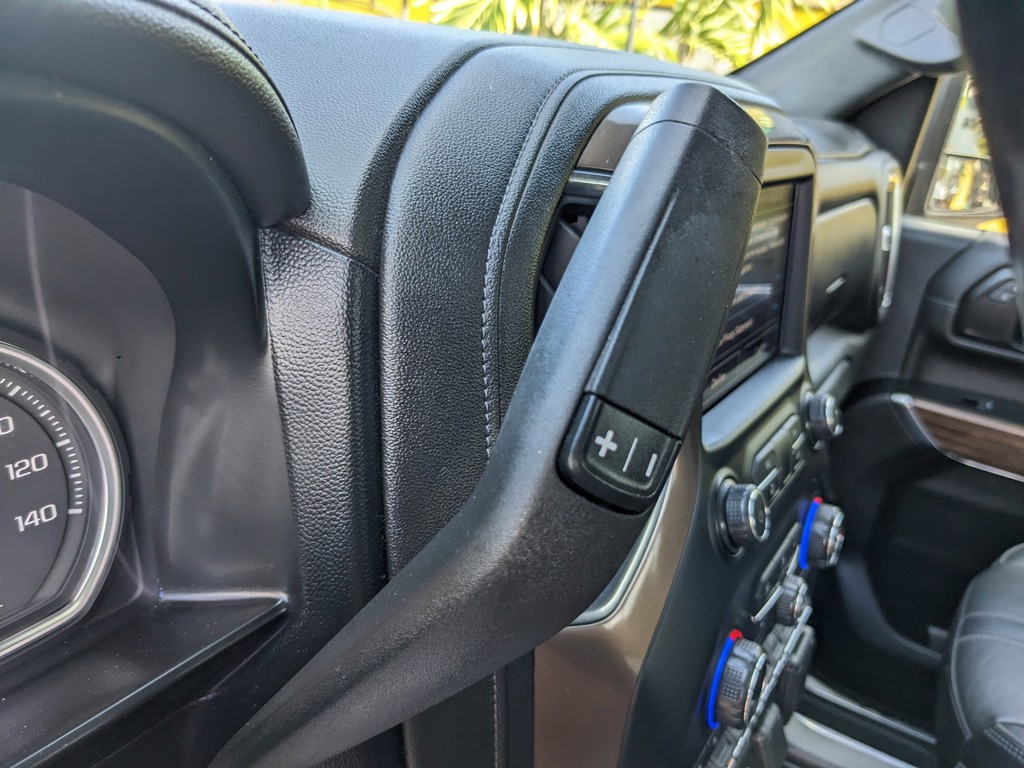 Chevrolet Silverado 2500HD Vehicle Full-screen Gallery Image 33