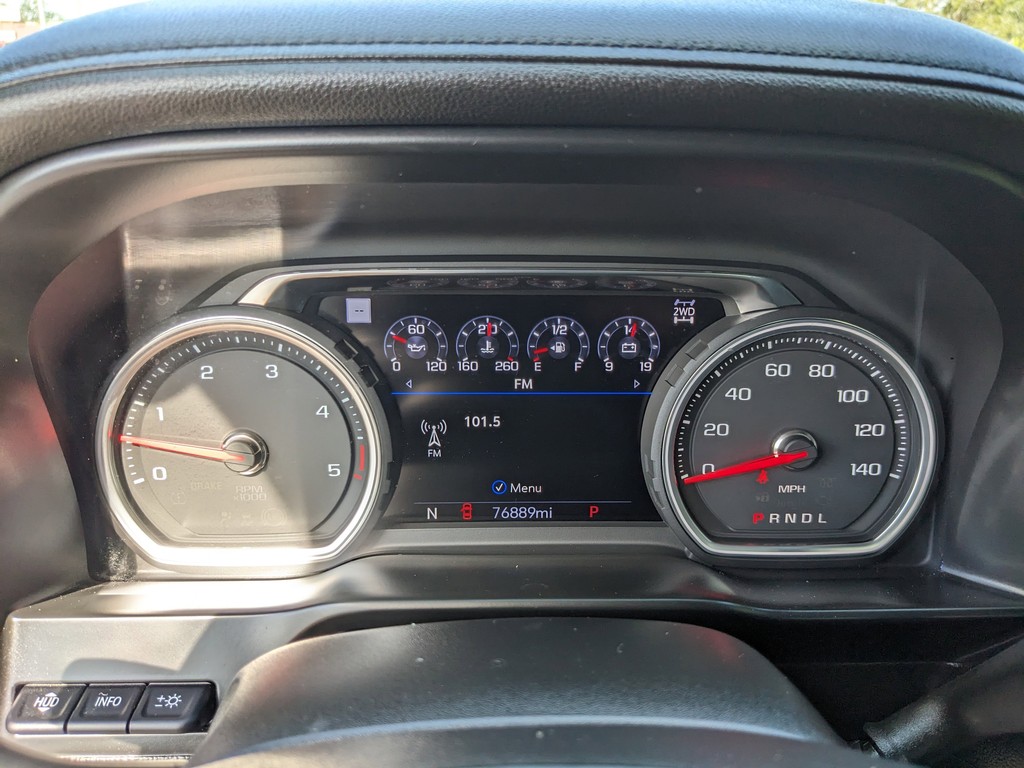 Chevrolet Silverado 2500HD Vehicle Full-screen Gallery Image 34