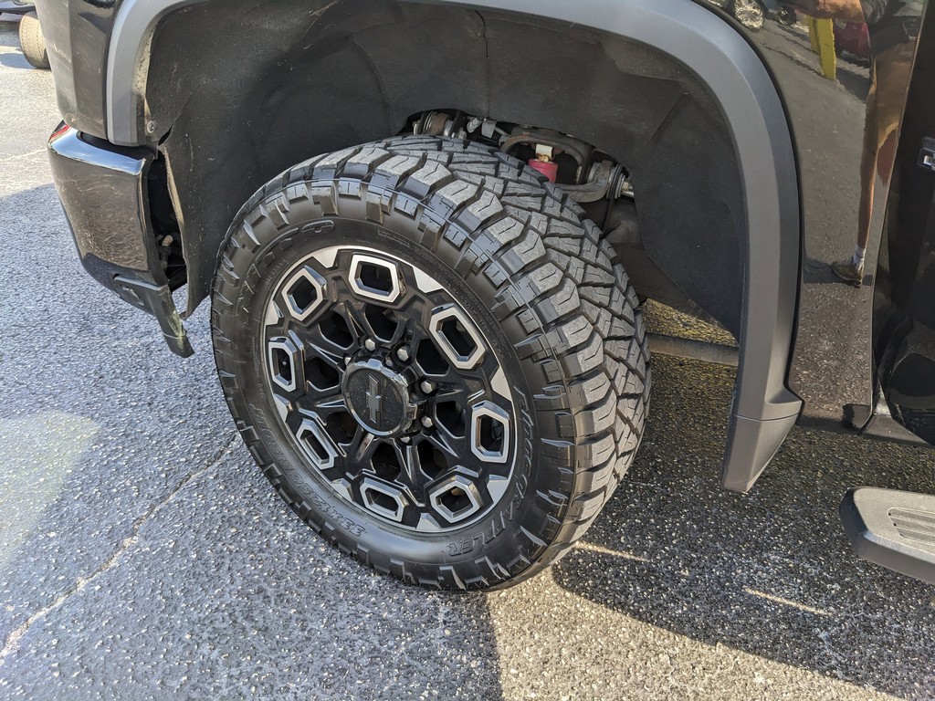 Chevrolet Silverado 2500HD Vehicle Full-screen Gallery Image 35