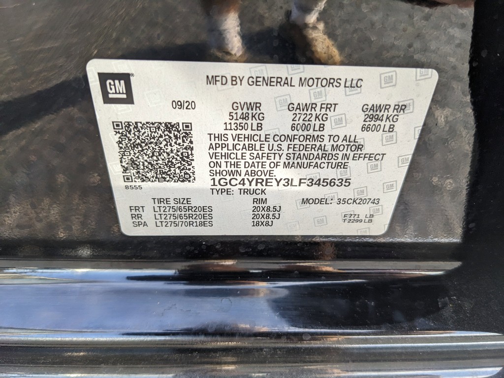 Chevrolet Silverado 2500HD Vehicle Full-screen Gallery Image 36