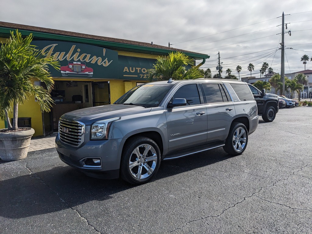 GMC Yukon Vehicle Full-screen Gallery Image 02