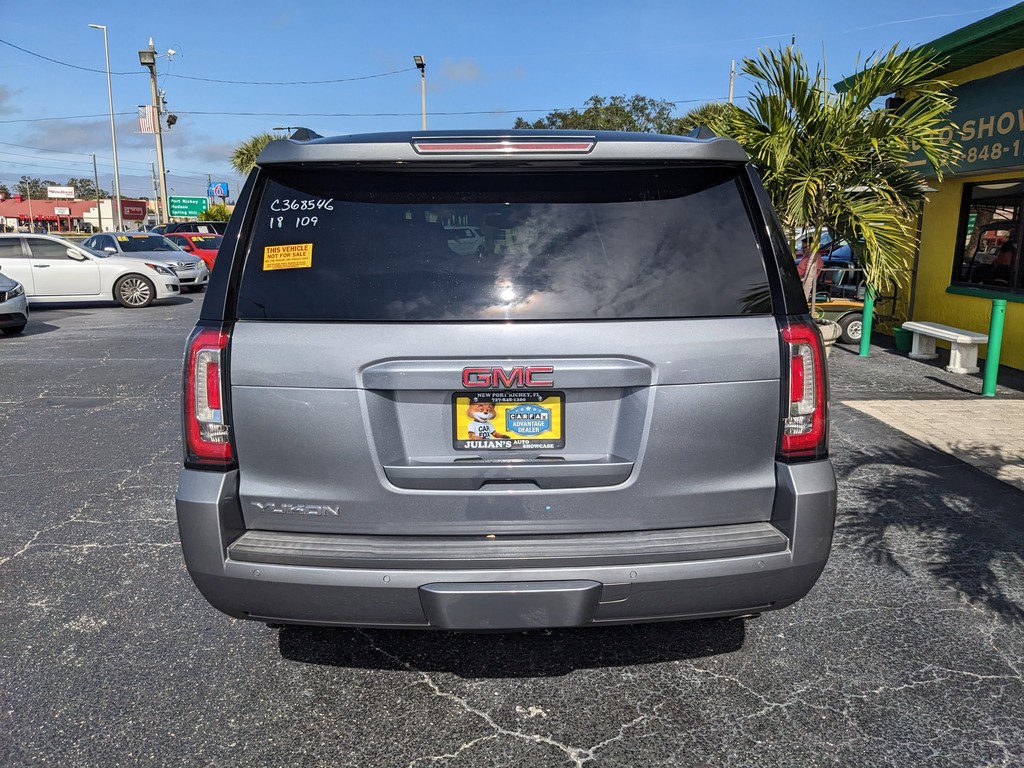 GMC Yukon Vehicle Full-screen Gallery Image 05