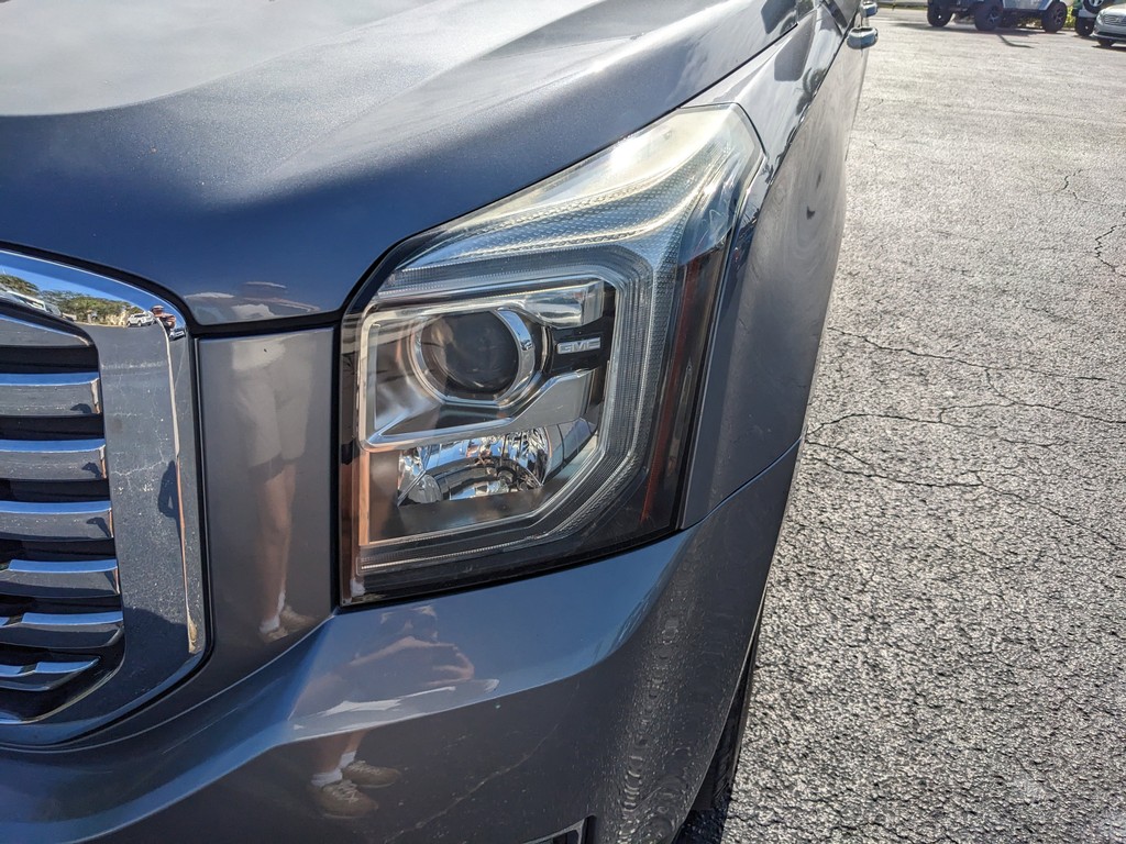 GMC Yukon Vehicle Full-screen Gallery Image 07