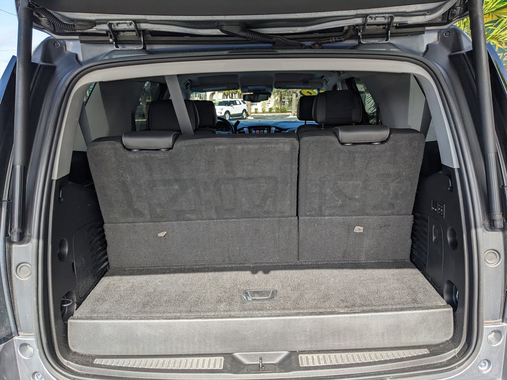 GMC Yukon Vehicle Full-screen Gallery Image 10