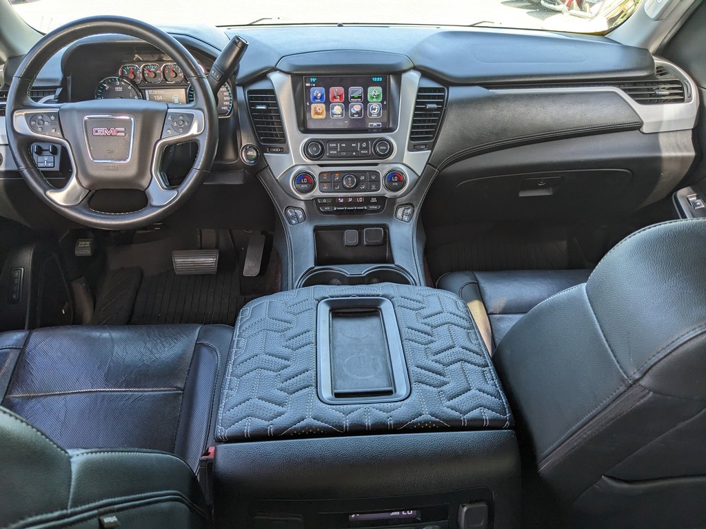 GMC Yukon Vehicle Full-screen Gallery Image 13