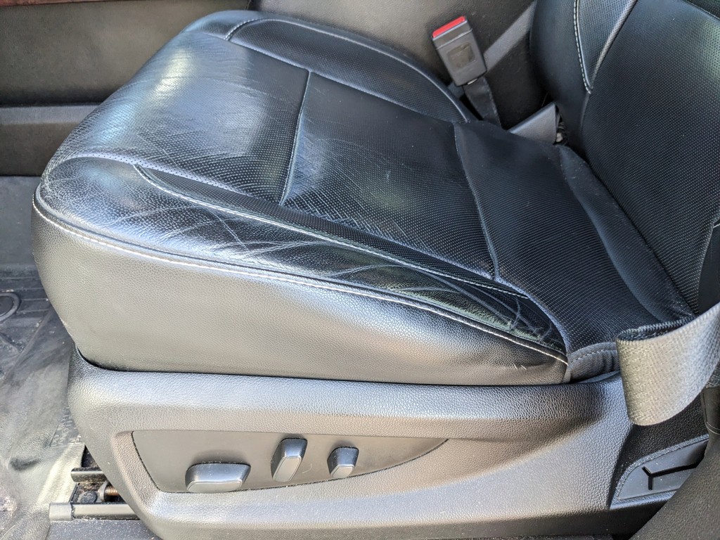 GMC Yukon Vehicle Full-screen Gallery Image 22