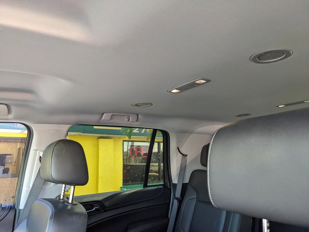 GMC Yukon Vehicle Full-screen Gallery Image 23