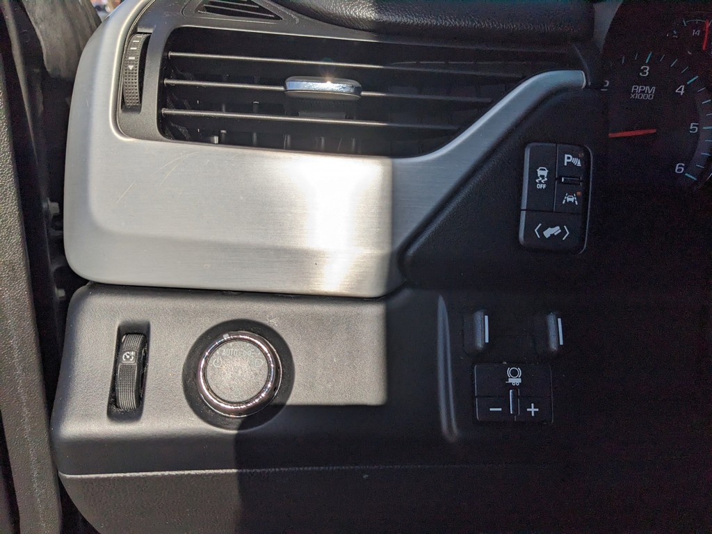 GMC Yukon Vehicle Full-screen Gallery Image 29