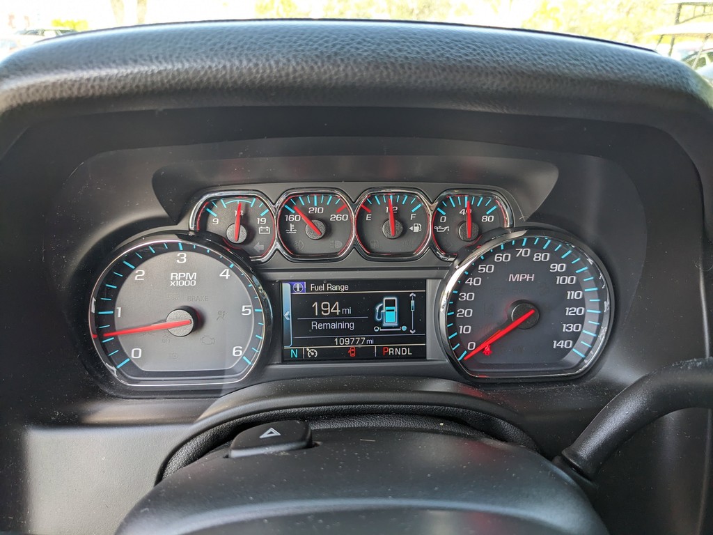 GMC Yukon Vehicle Full-screen Gallery Image 34