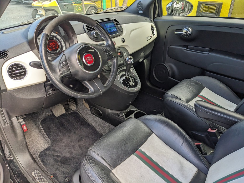 FIAT 500 Vehicle Full-screen Gallery Image 10