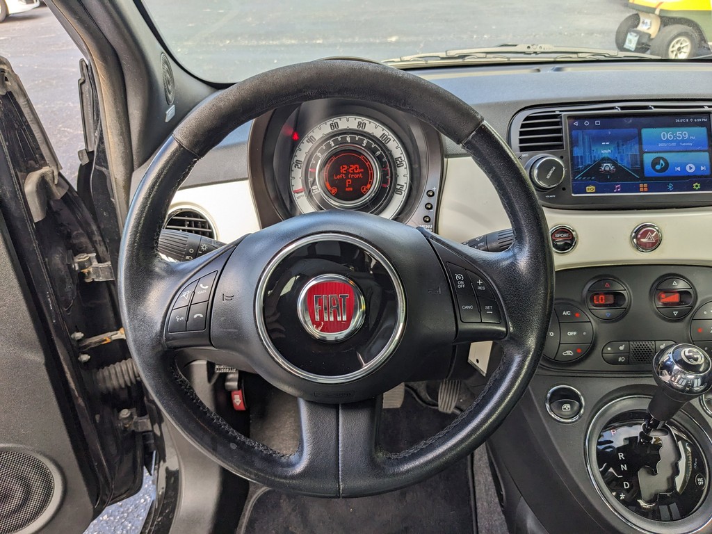 FIAT 500 Vehicle Full-screen Gallery Image 11