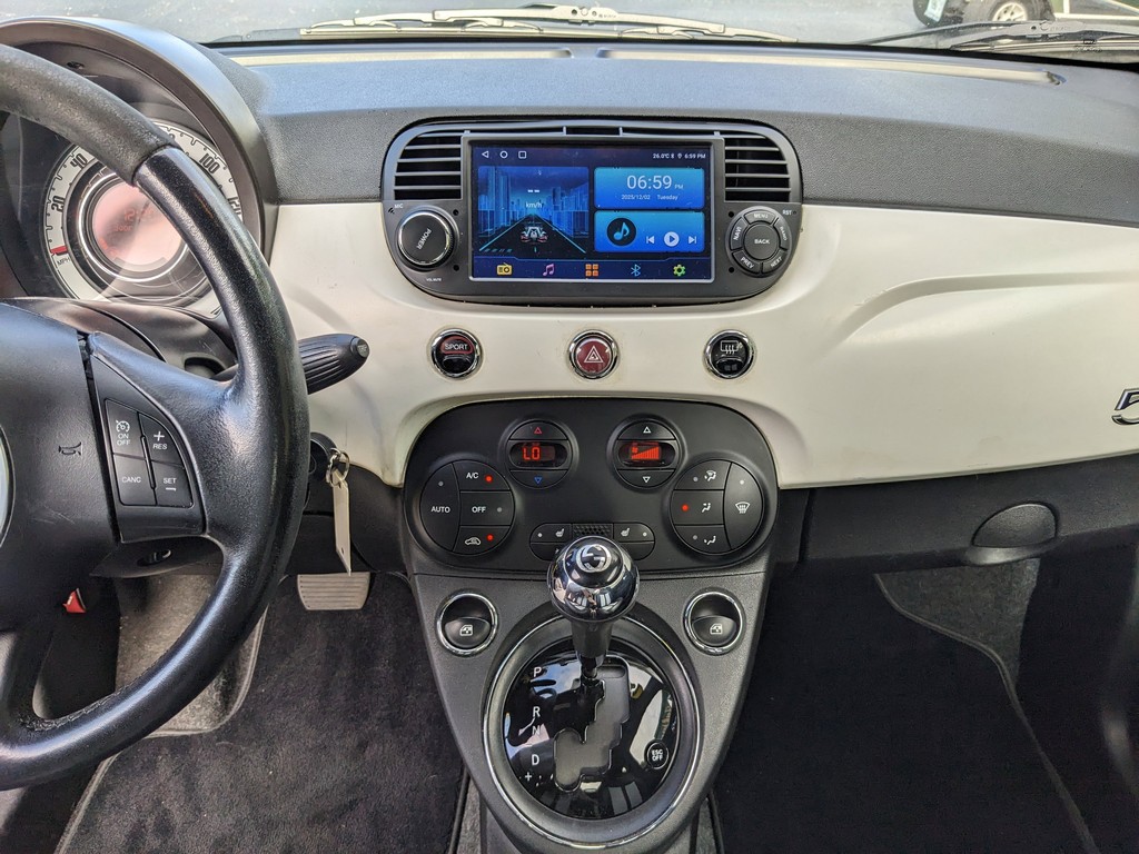 FIAT 500 Vehicle Full-screen Gallery Image 12