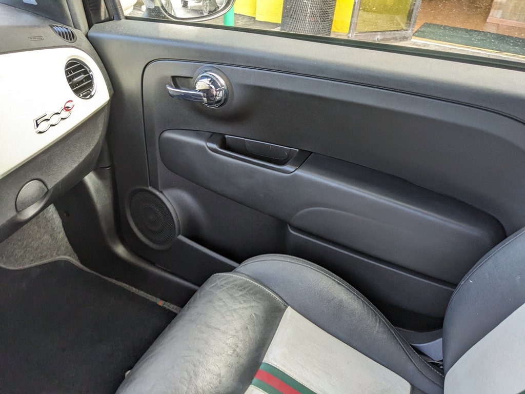 FIAT 500 Vehicle Full-screen Gallery Image 13