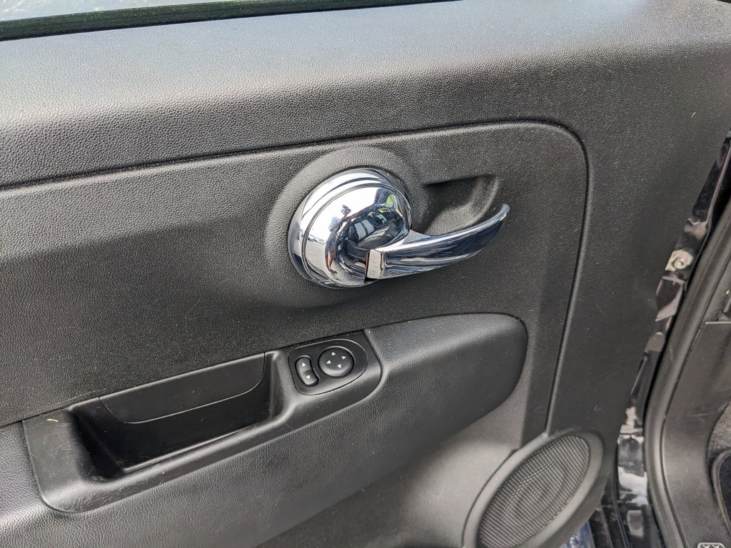 FIAT 500 Vehicle Full-screen Gallery Image 15