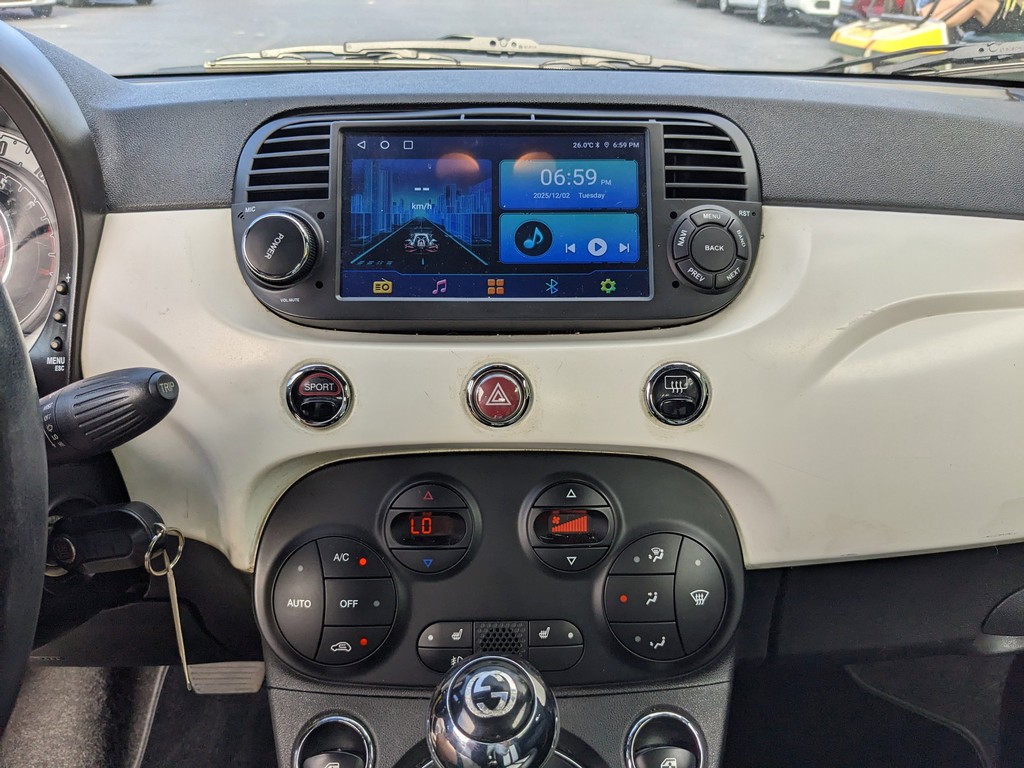 FIAT 500 Vehicle Full-screen Gallery Image 19