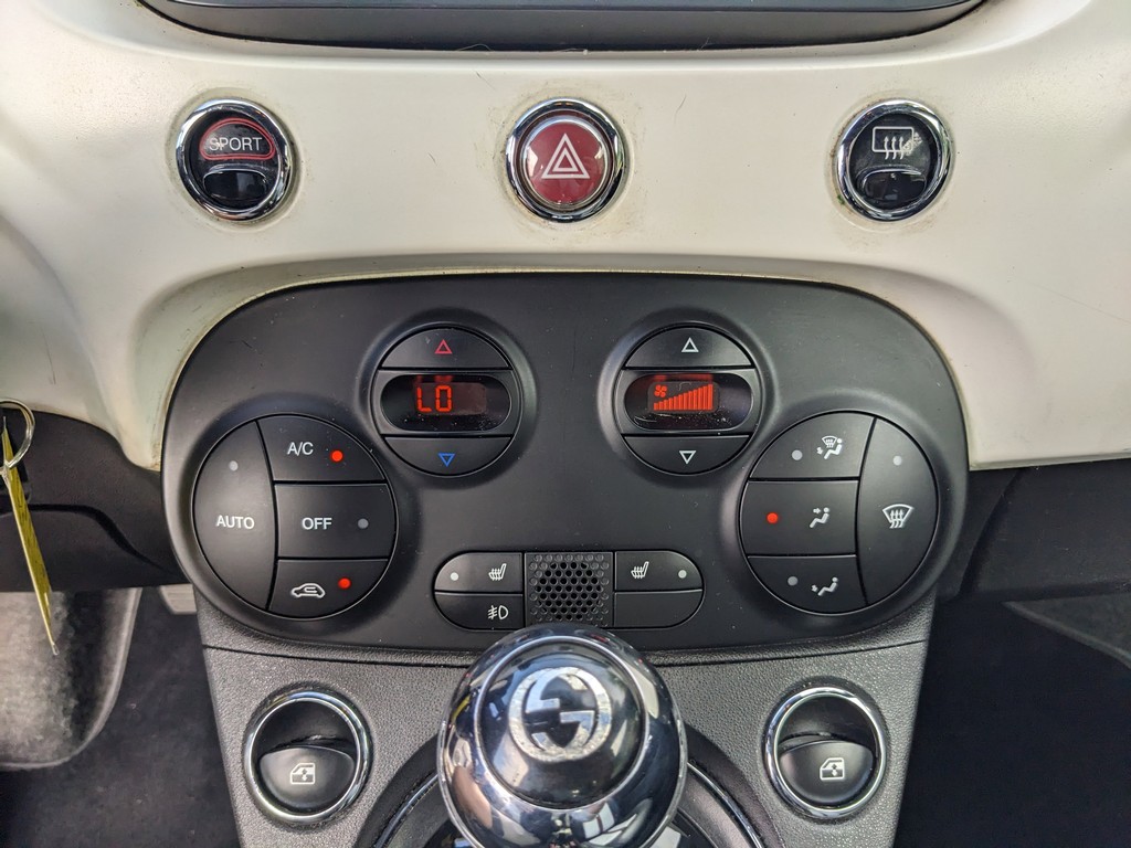 FIAT 500 Vehicle Full-screen Gallery Image 20