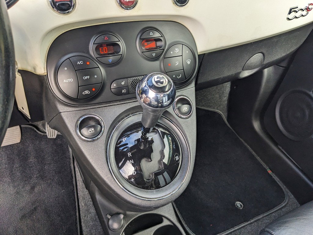 FIAT 500 Vehicle Full-screen Gallery Image 21