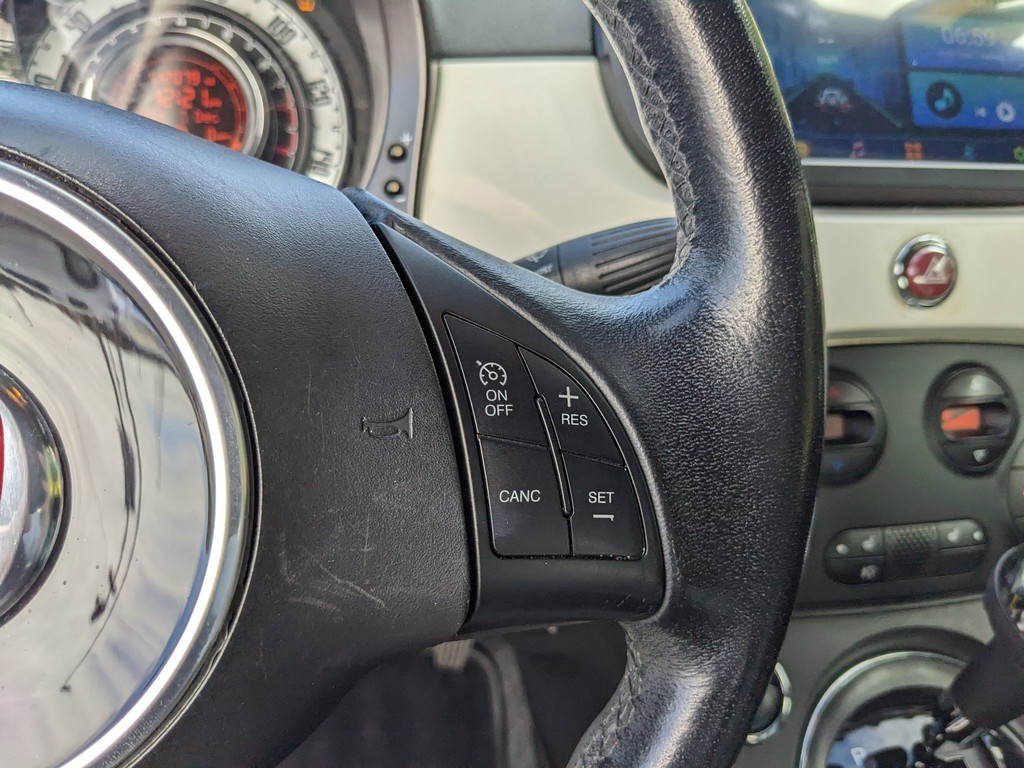 FIAT 500 Vehicle Full-screen Gallery Image 24