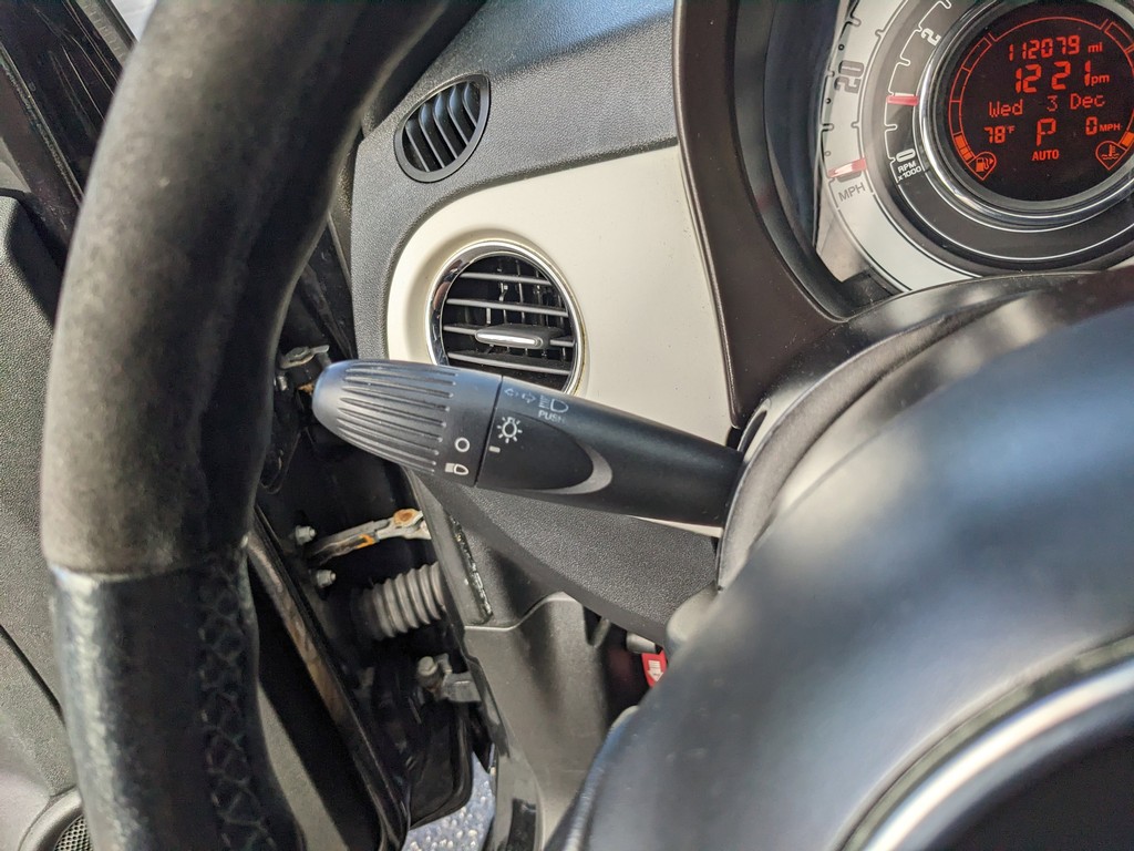 FIAT 500 Vehicle Full-screen Gallery Image 25