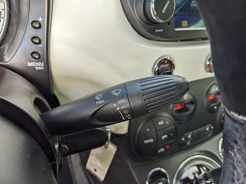 FIAT 500 Vehicle Full-screen Gallery Image 26