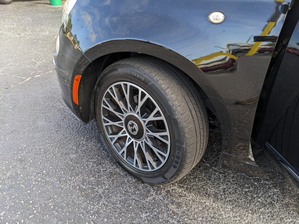 FIAT 500 Vehicle Full-screen Gallery Image 28