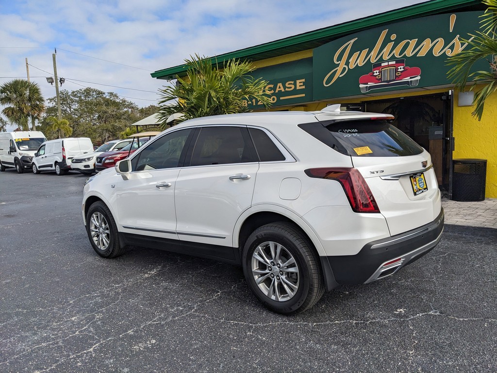 Cadillac XT5 Vehicle Full-screen Gallery Image 04