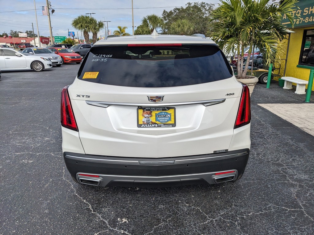 Cadillac XT5 Vehicle Full-screen Gallery Image 05