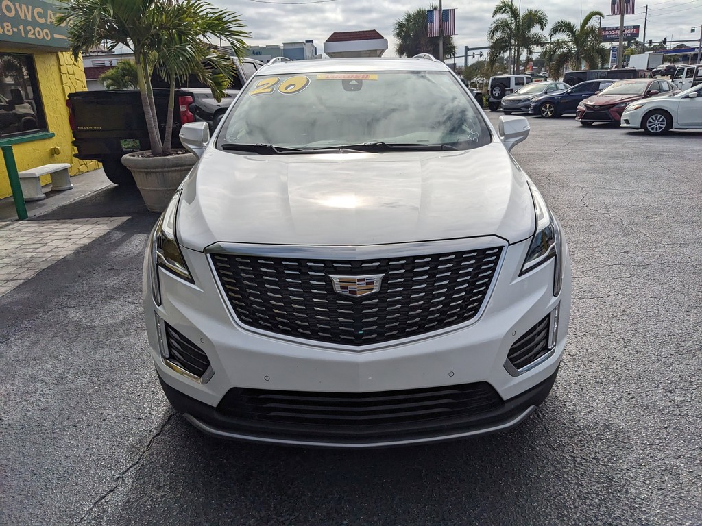 Cadillac XT5 Vehicle Full-screen Gallery Image 06