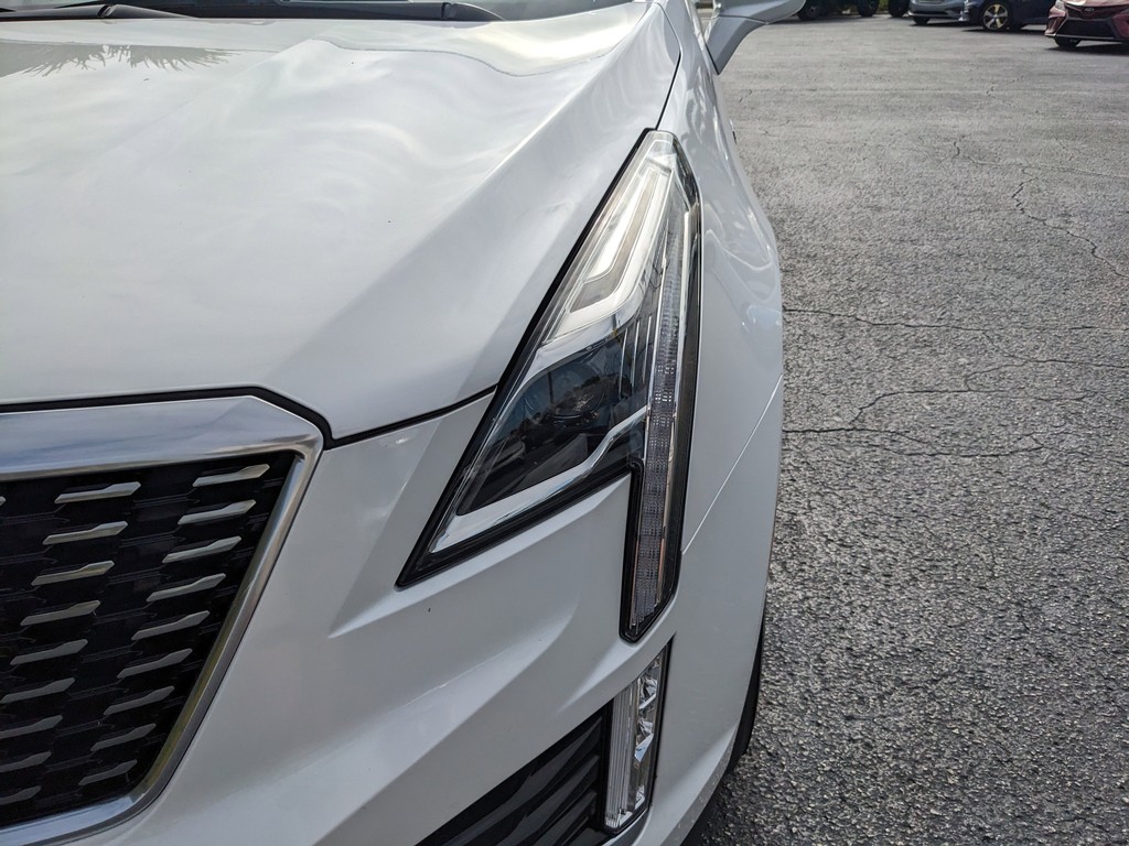 Cadillac XT5 Vehicle Full-screen Gallery Image 07